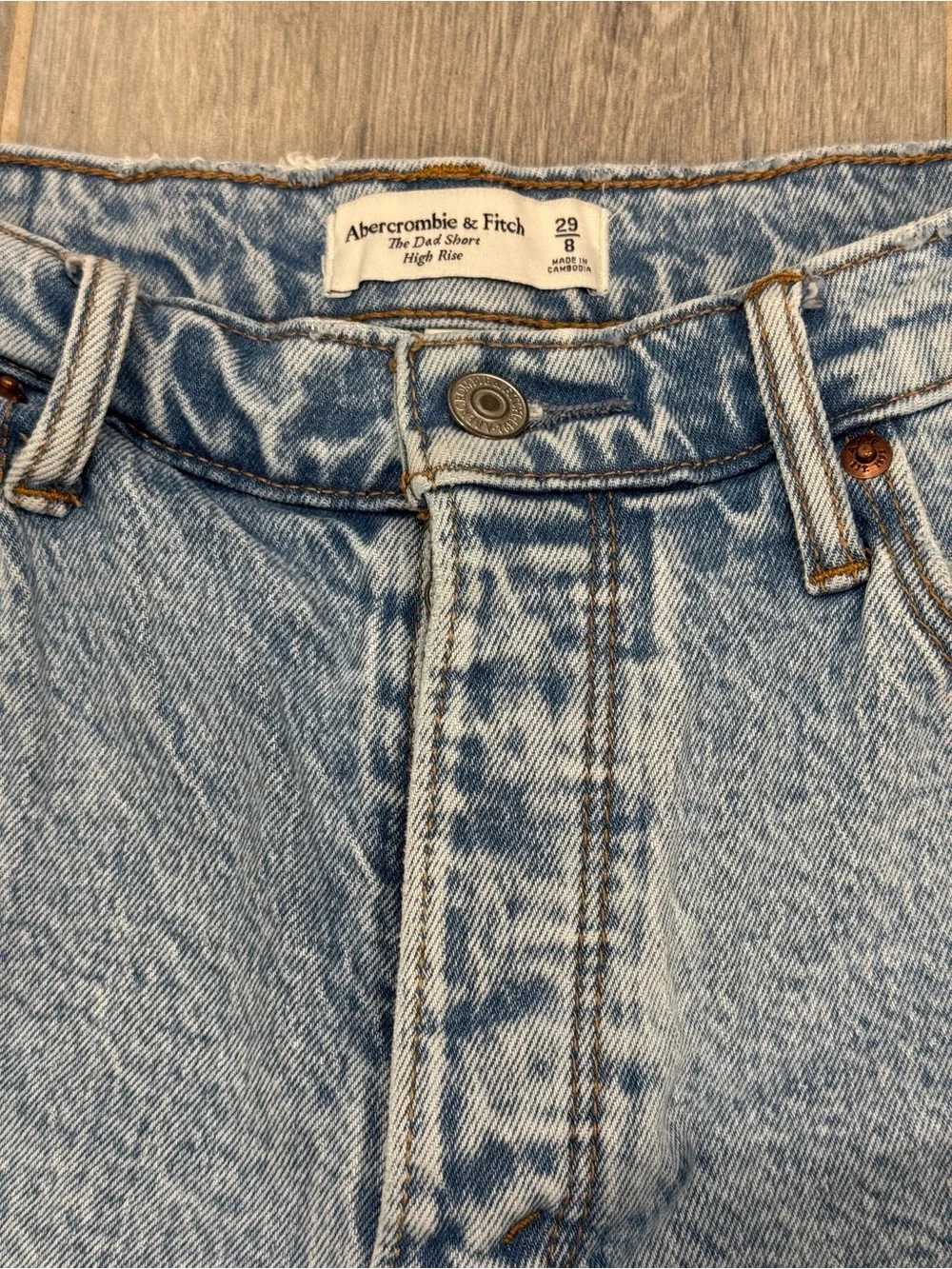 Abercrombie & Fitch Light Wash Denim High-Rise Jean Shorts - Picture 2 of 2